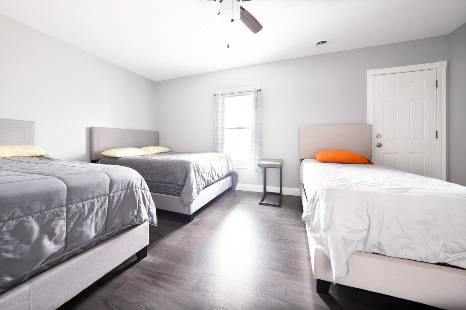 The Maid of the Mist Villa: Niagara Falls Retreat with Private Yard Exterior photo